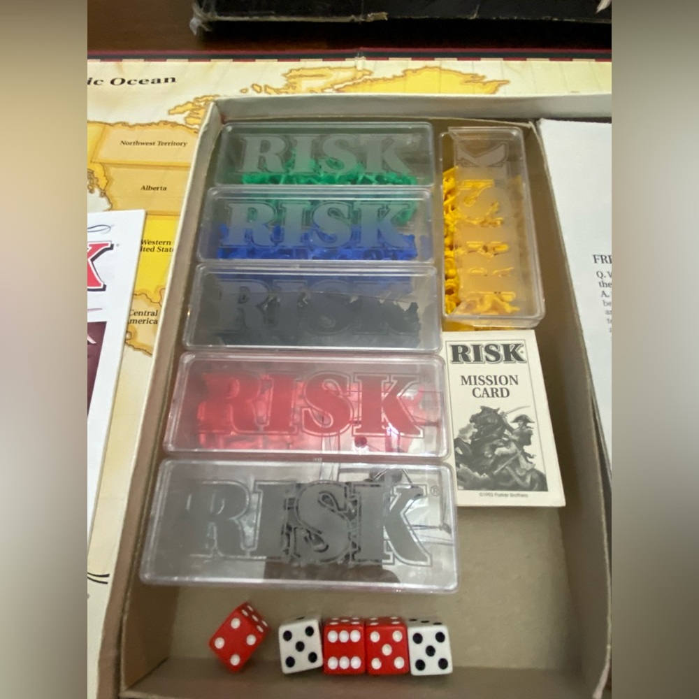 Vintage 1993 Risk The World Conquest Game Parker Brothers 2-6 Players Tonka Corp - Picture 6 of 14